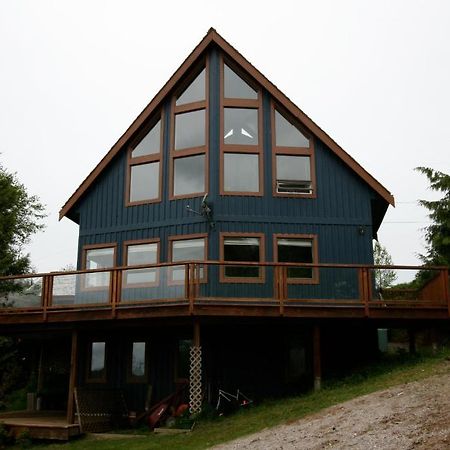 Moon And Sixpence Bed and Breakfast Ucluelet Exterior foto