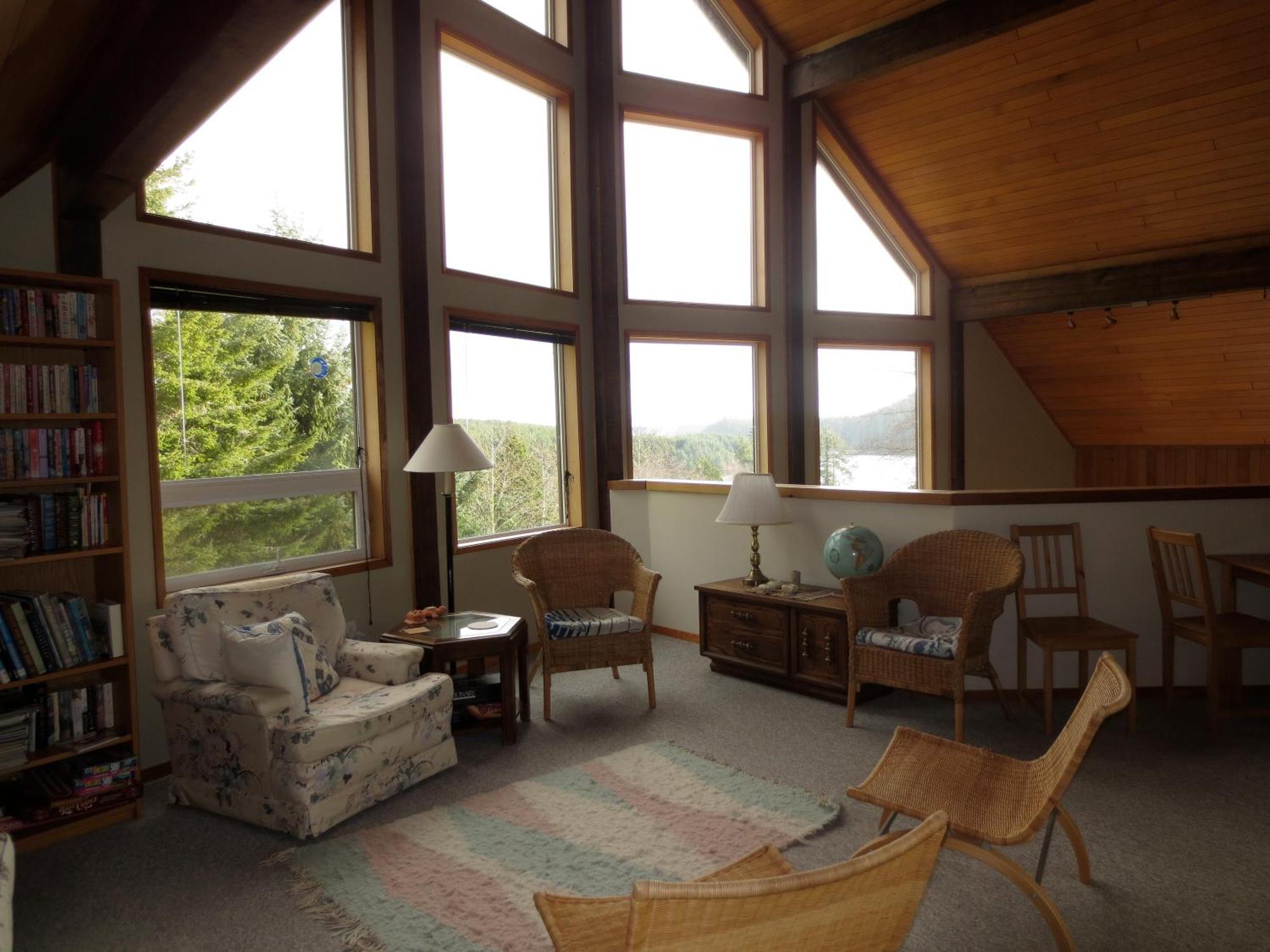 Moon And Sixpence Bed and Breakfast Ucluelet Exterior foto